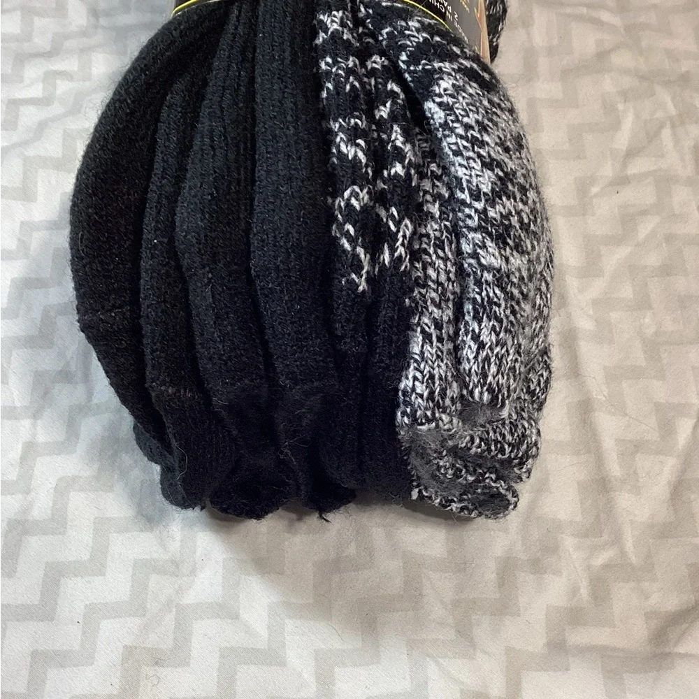 Hot Feet Patterned and Black 2 Pack Men’s Thermal Socks
